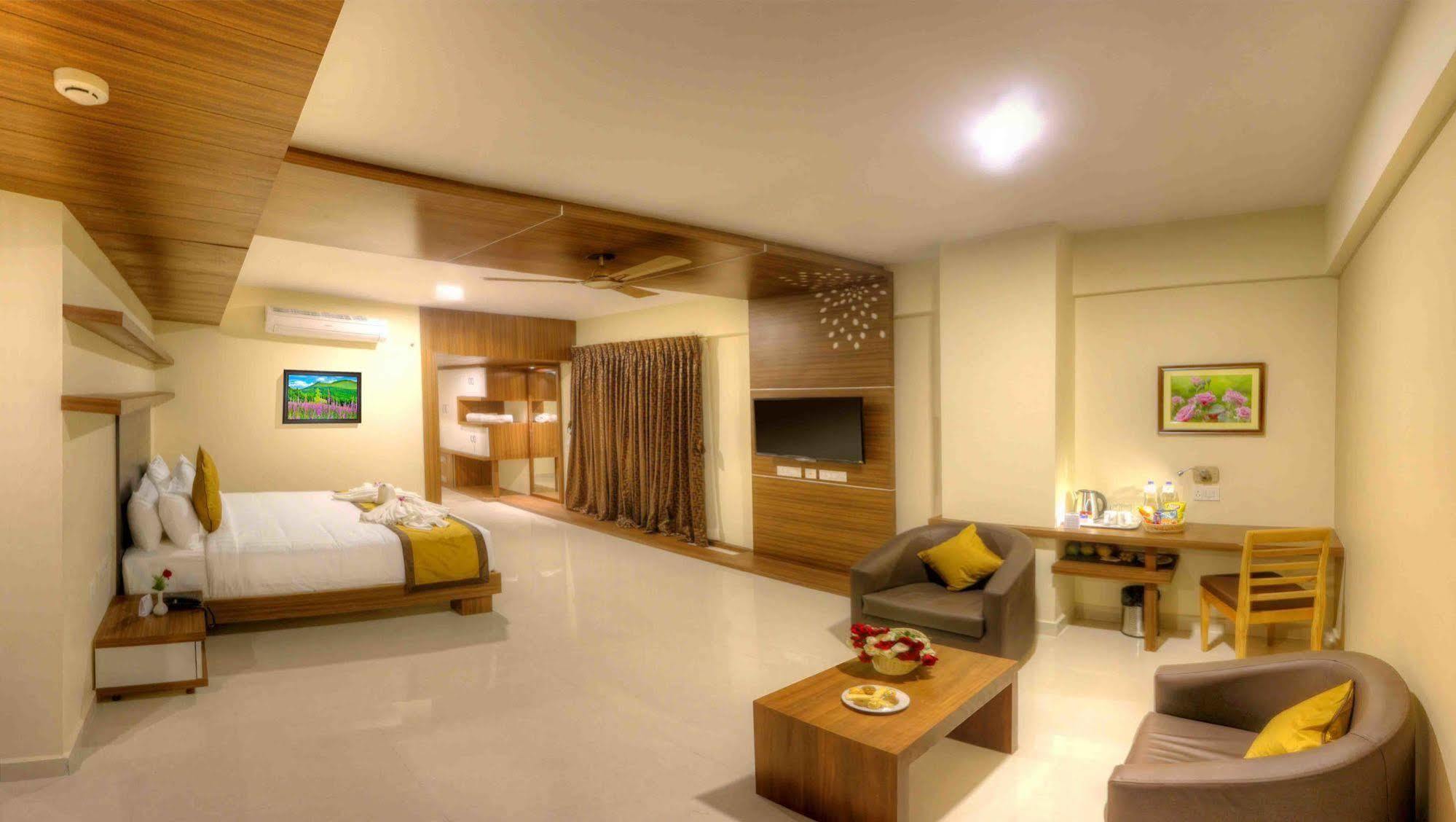Rio Meridian Hotel Mysore Exterior foto