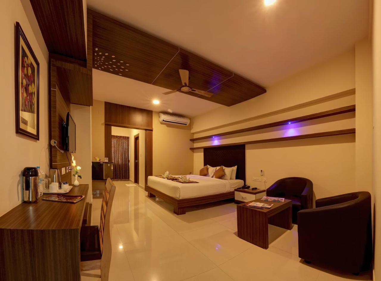 Rio Meridian Hotel Mysore Exterior foto