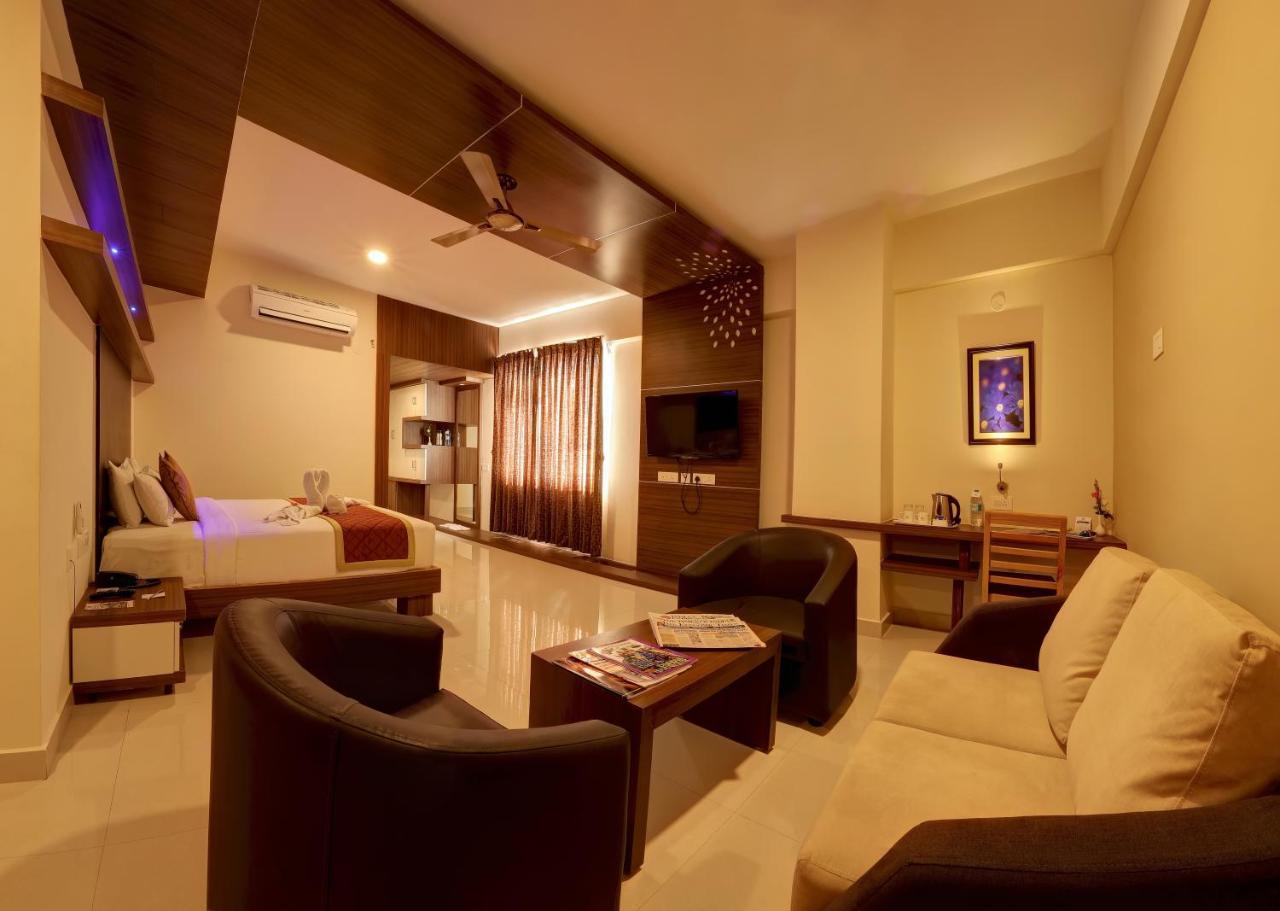 Rio Meridian Hotel Mysore Exterior foto
